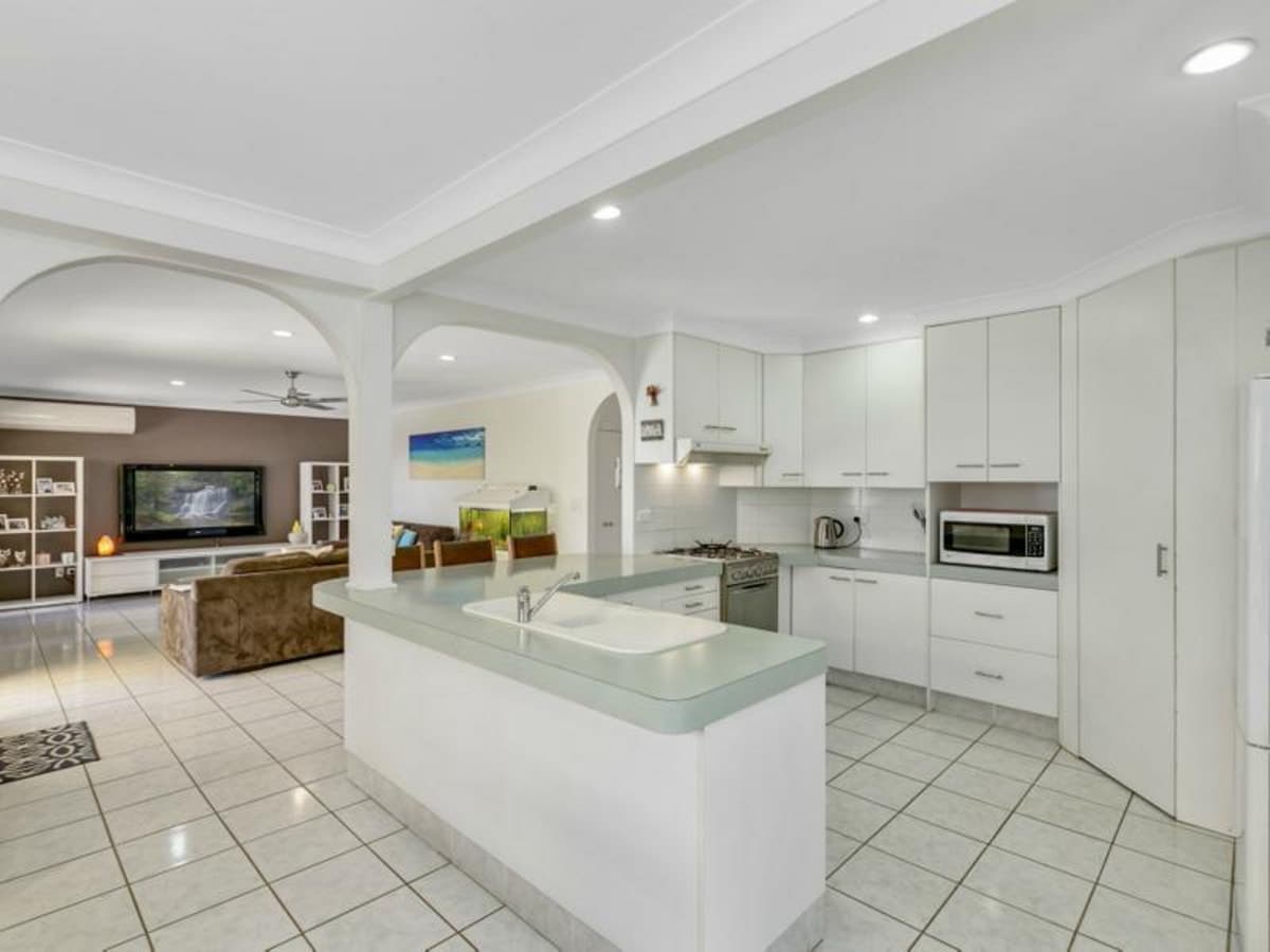 57 Pintail Crescent, BURLEIGH WATERS, Burleigh Waters - Thumbnail 6