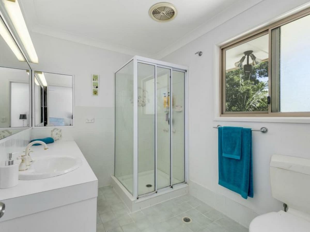 57 Pintail Crescent, BURLEIGH WATERS, Burleigh Waters - Thumbnail 8