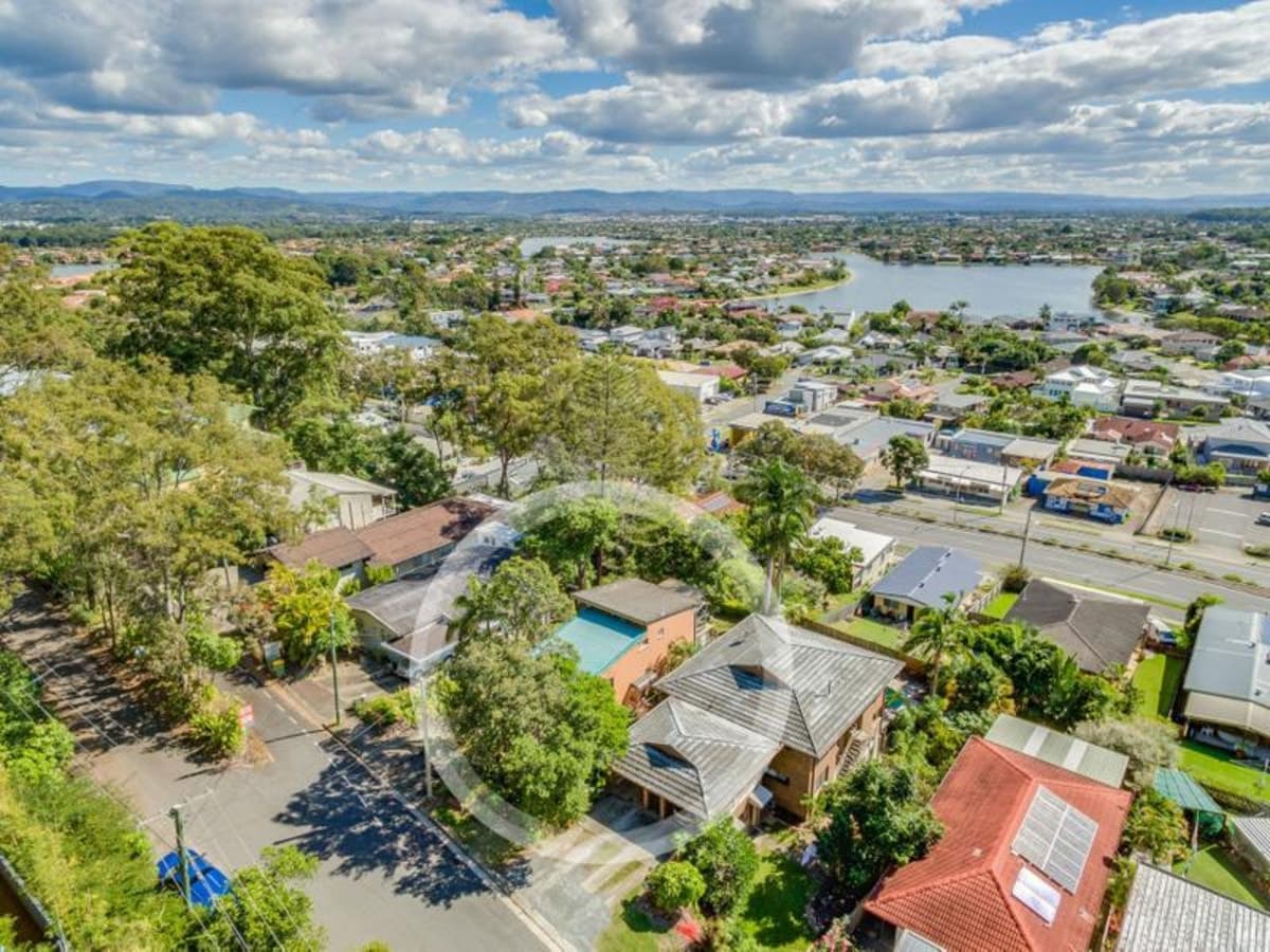 75 Hill Avenue, BURLEIGH HEADS, Burleigh Heads - Thumbnail 2