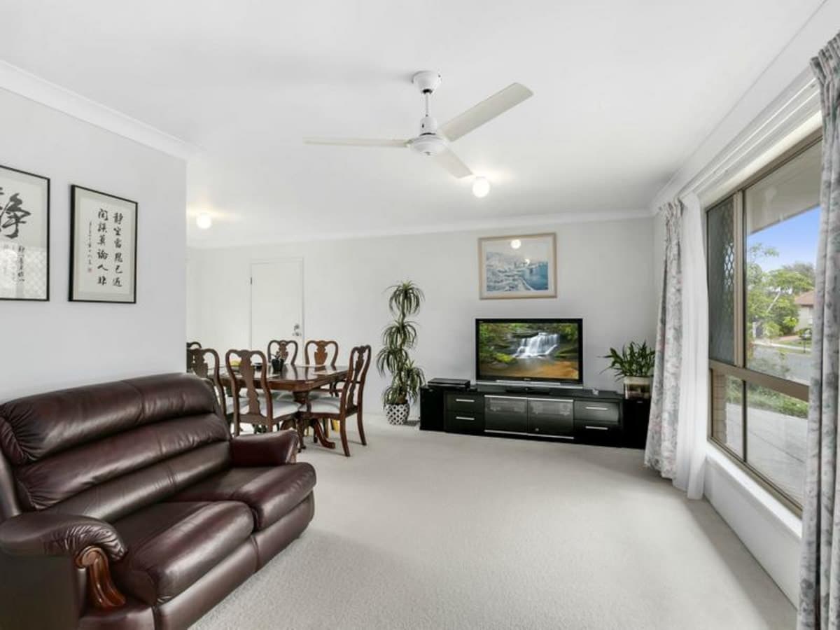 34 Galeen Drive, BURLEIGH WATERS, Burleigh Waters - Thumbnail 2