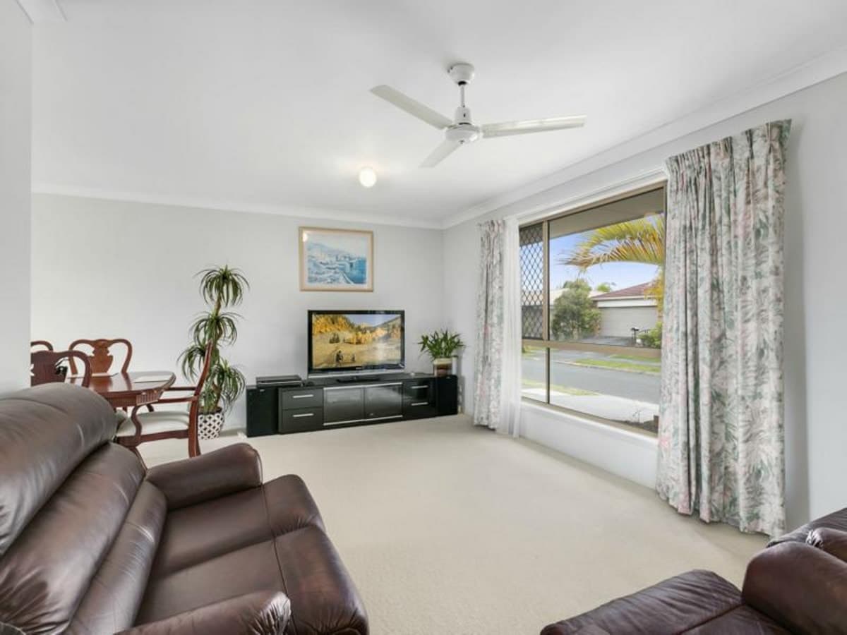 34 Galeen Drive, BURLEIGH WATERS, Burleigh Waters - Thumbnail 3