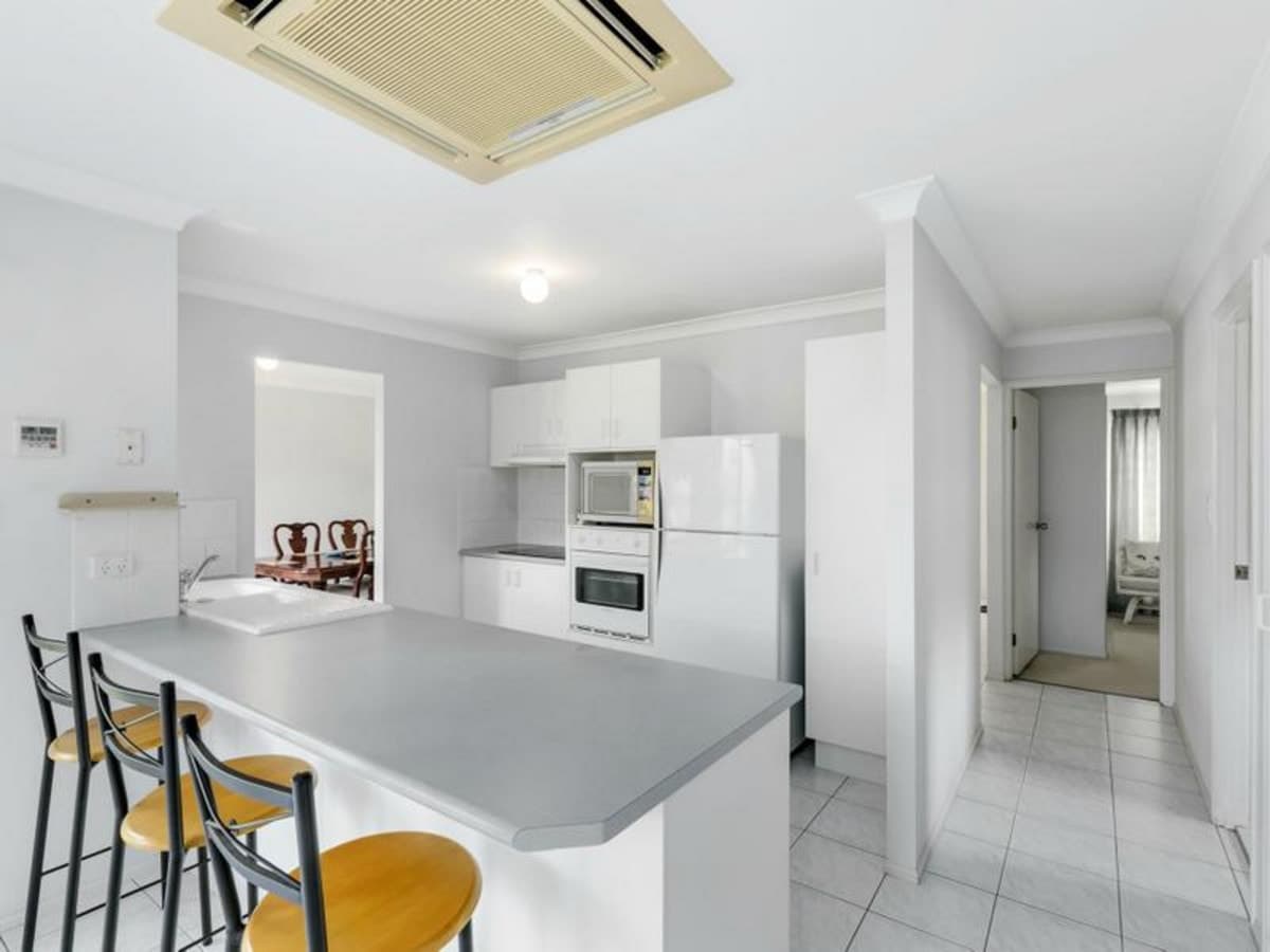 34 Galeen Drive, BURLEIGH WATERS, Burleigh Waters - Thumbnail 7