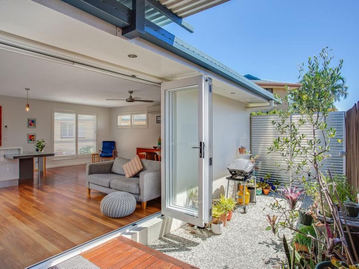 2/10 Cotinga Crescent, BURLEIGH WATERS, Burleigh Waters - Image 1
