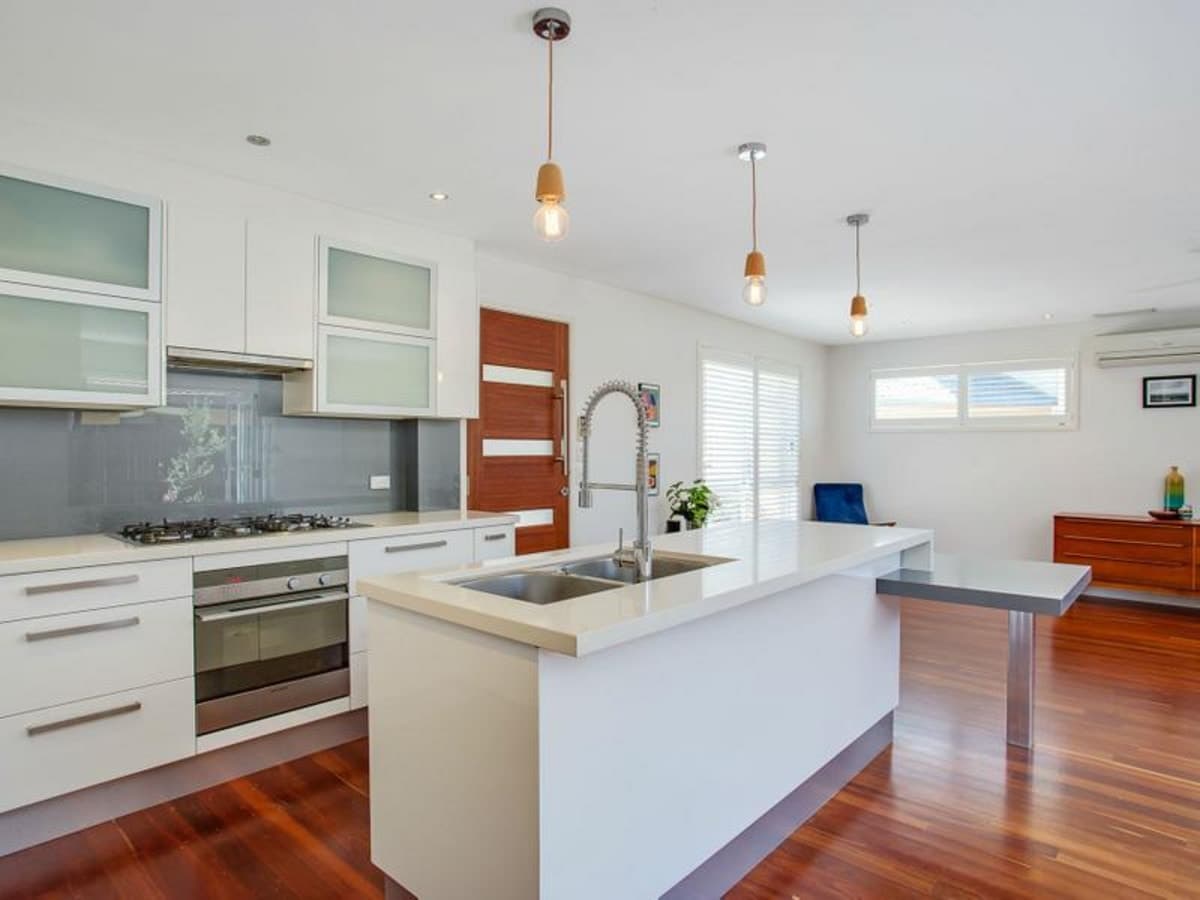 2/10 Cotinga Crescent, BURLEIGH WATERS, Burleigh Waters - Thumbnail 2