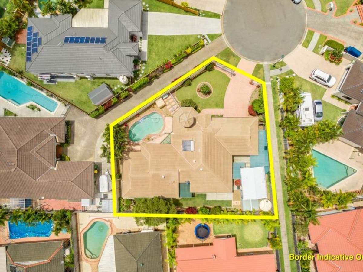 17 Sittella Crescent, BURLEIGH WATERS, Burleigh Waters - Thumbnail 2