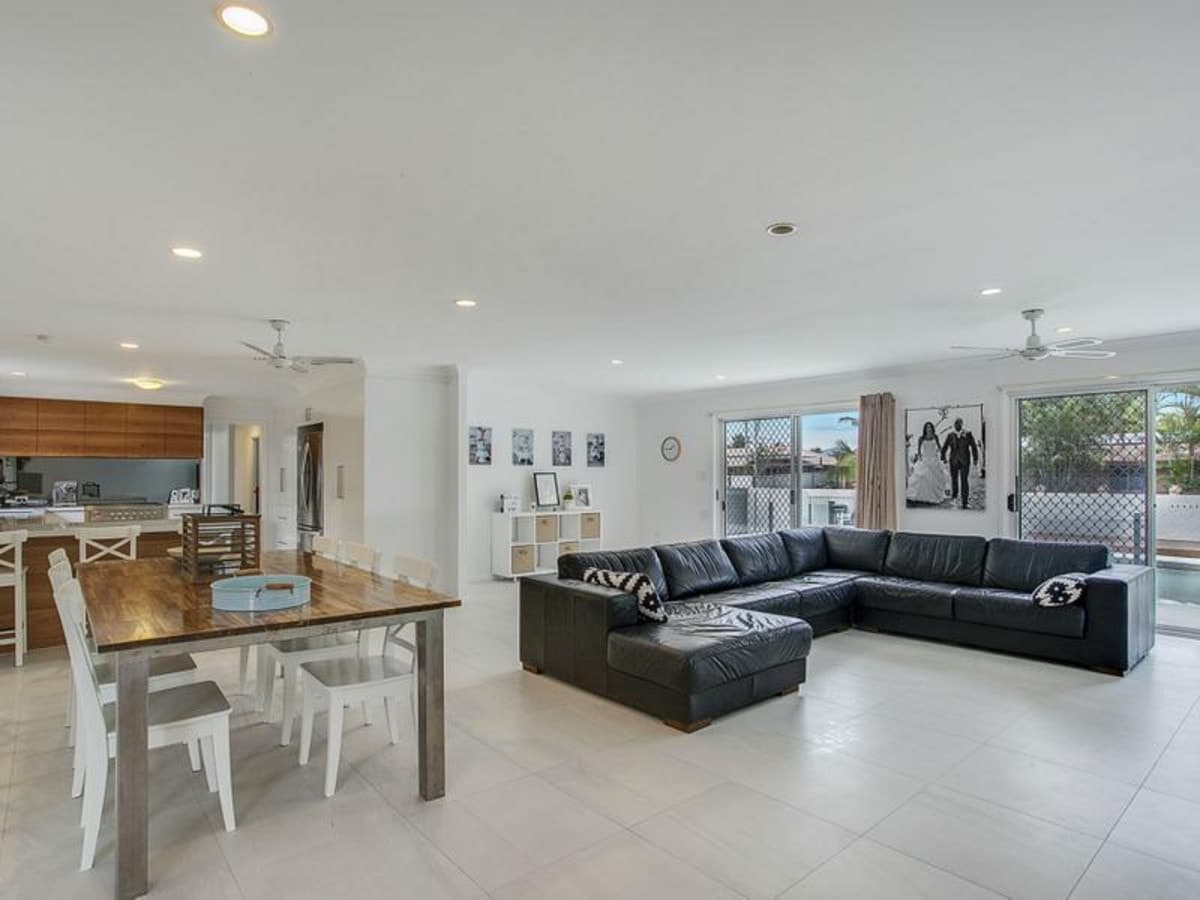 2 Whistler Drive, BURLEIGH WATERS, Burleigh Waters - Thumbnail 3
