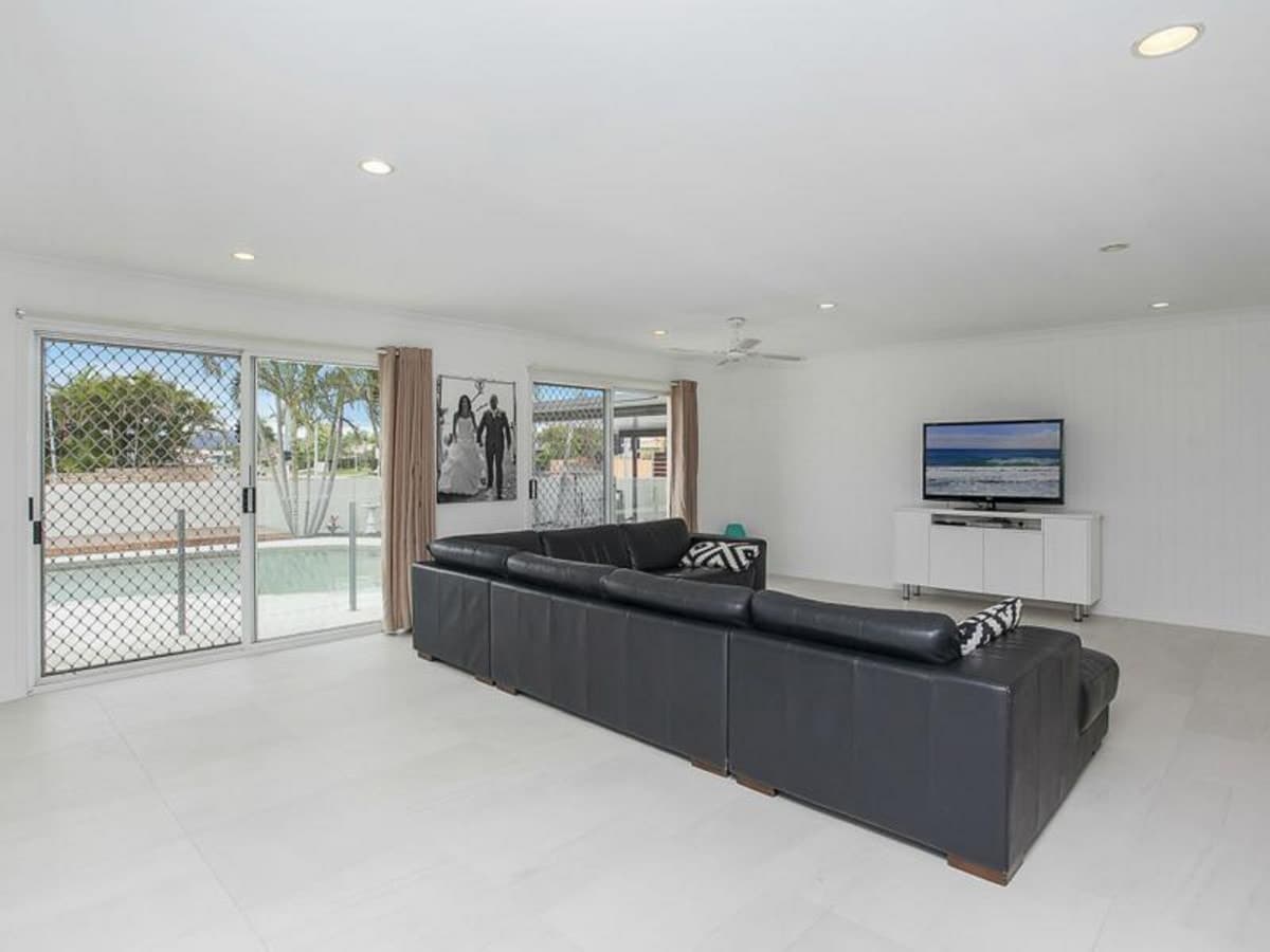 2 Whistler Drive, BURLEIGH WATERS, Burleigh Waters - Thumbnail 6
