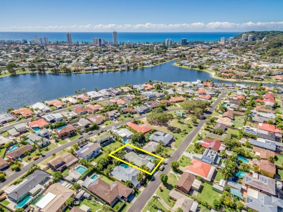 25 Dotterel Drive, BURLEIGH WATERS, Burleigh Waters - Thumbnail 2