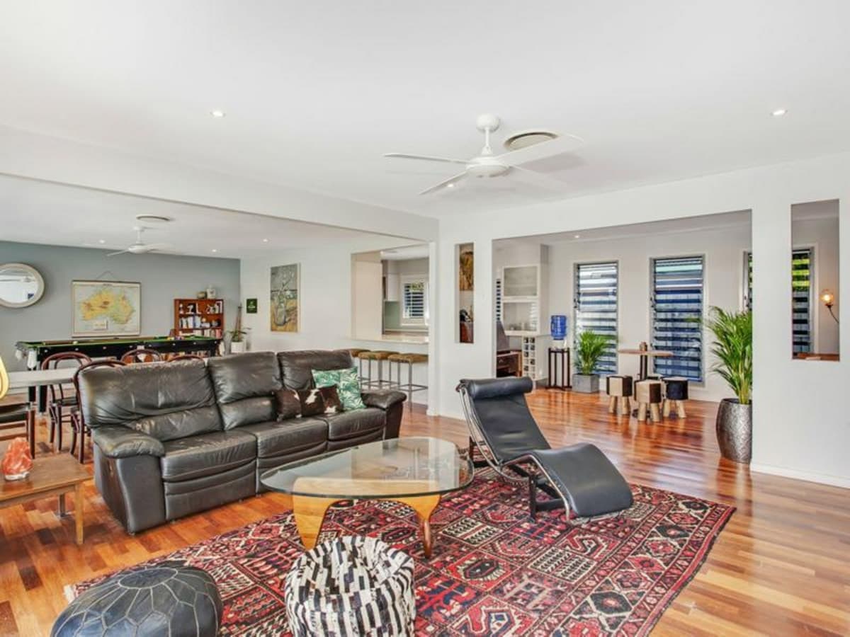 25 Dotterel Drive, BURLEIGH WATERS, Burleigh Waters - Thumbnail 3