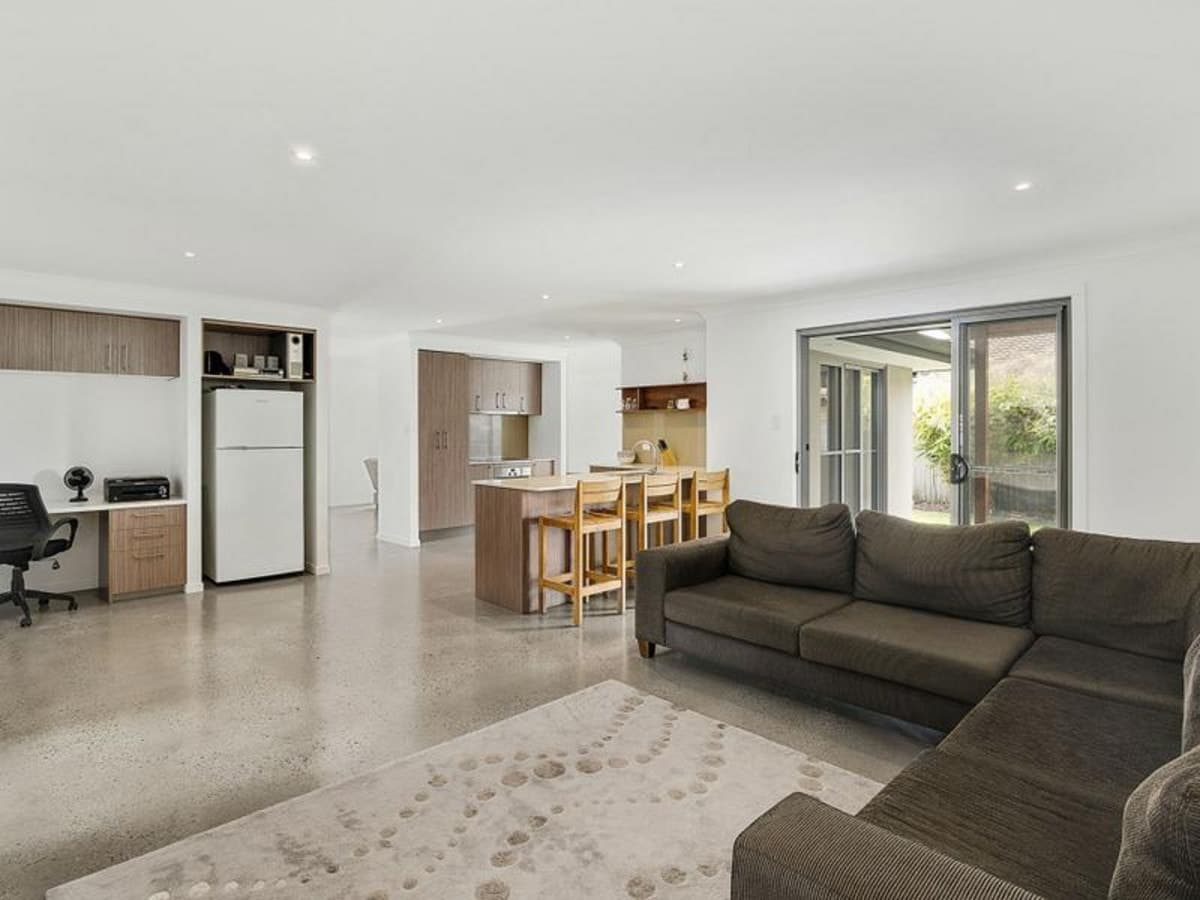 38 Razorbill Street, BURLEIGH WATERS, Burleigh Waters - Thumbnail 4