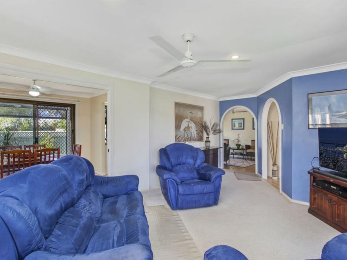 146 Christine Avenue, BURLEIGH WATERS, Burleigh Waters - Thumbnail 2