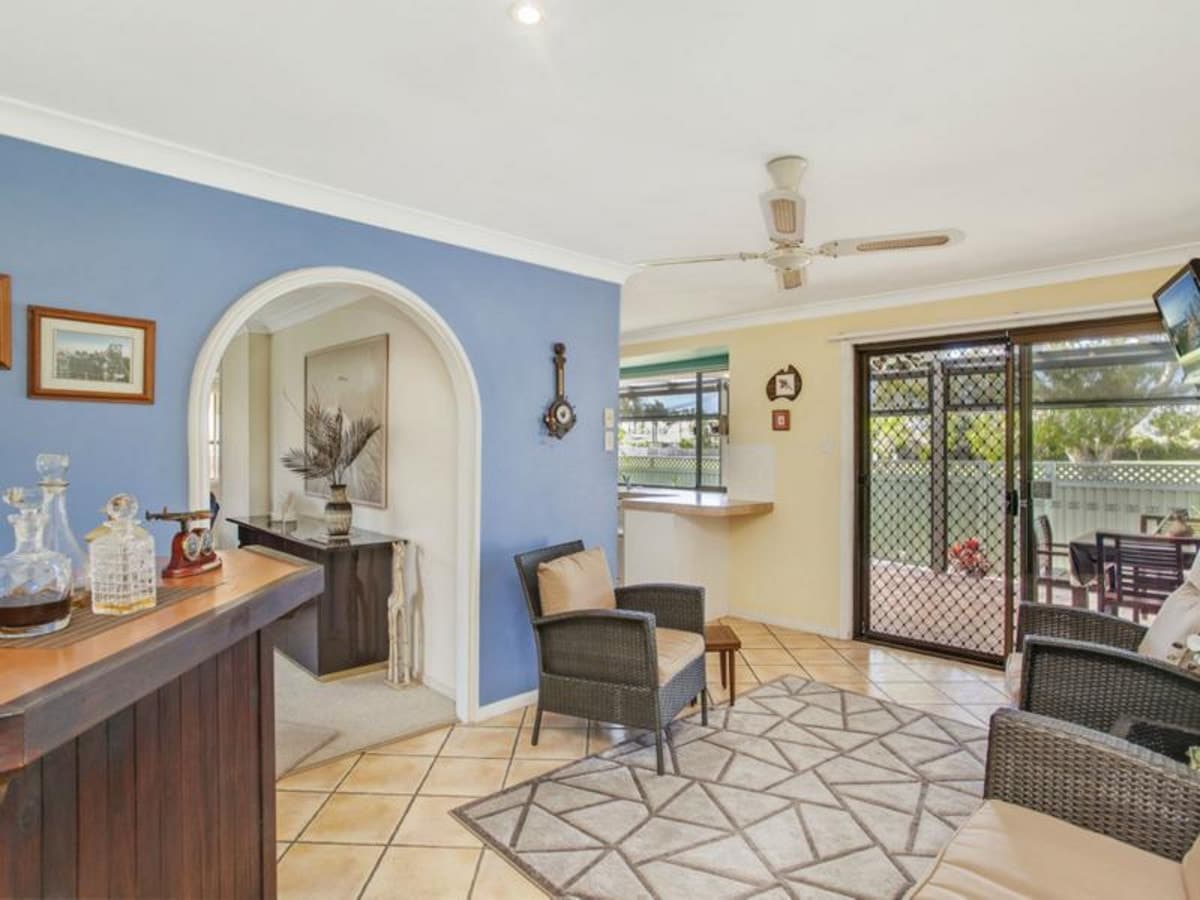 146 Christine Avenue, BURLEIGH WATERS, Burleigh Waters - Thumbnail 3