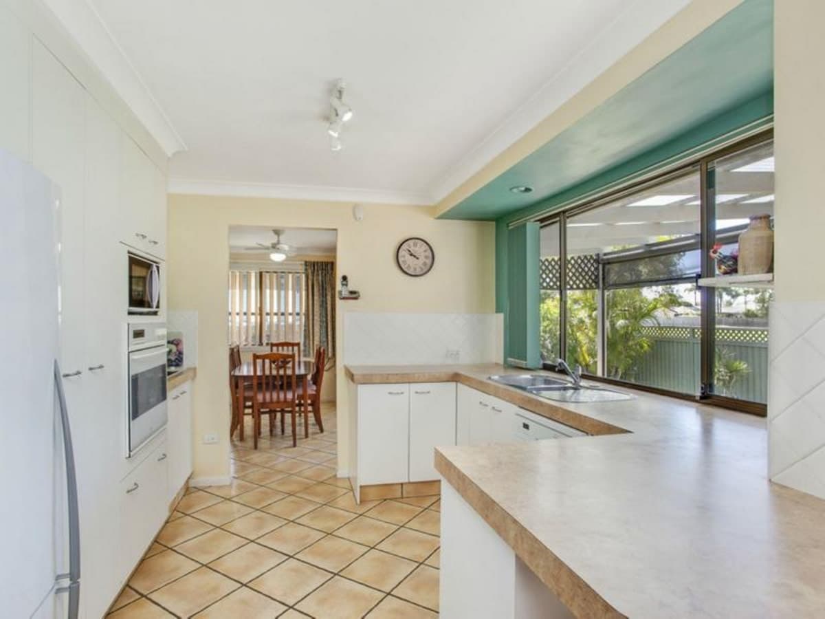 146 Christine Avenue, BURLEIGH WATERS, Burleigh Waters - Thumbnail 5