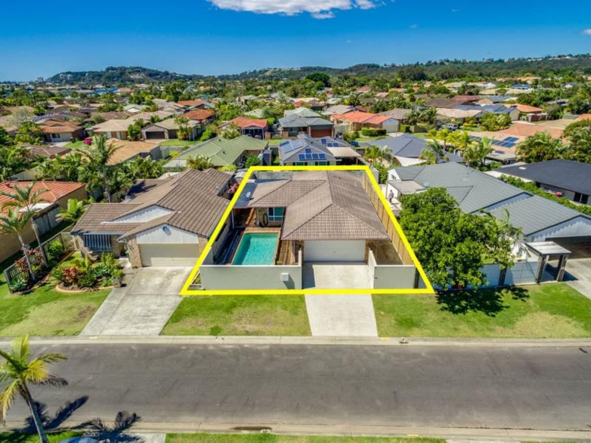 15 Ballerina Street, BURLEIGH WATERS, Burleigh Waters - Image 1