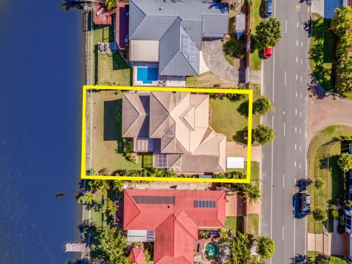 136 Honeyeater Drive, BURLEIGH WATERS, Burleigh Waters - Thumbnail 2