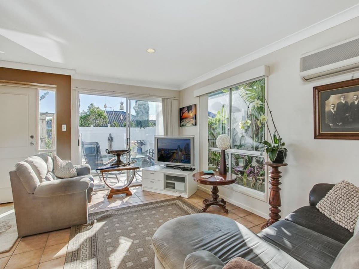 53 Seville Circuit, BURLEIGH WATERS, Burleigh Waters - Thumbnail 2