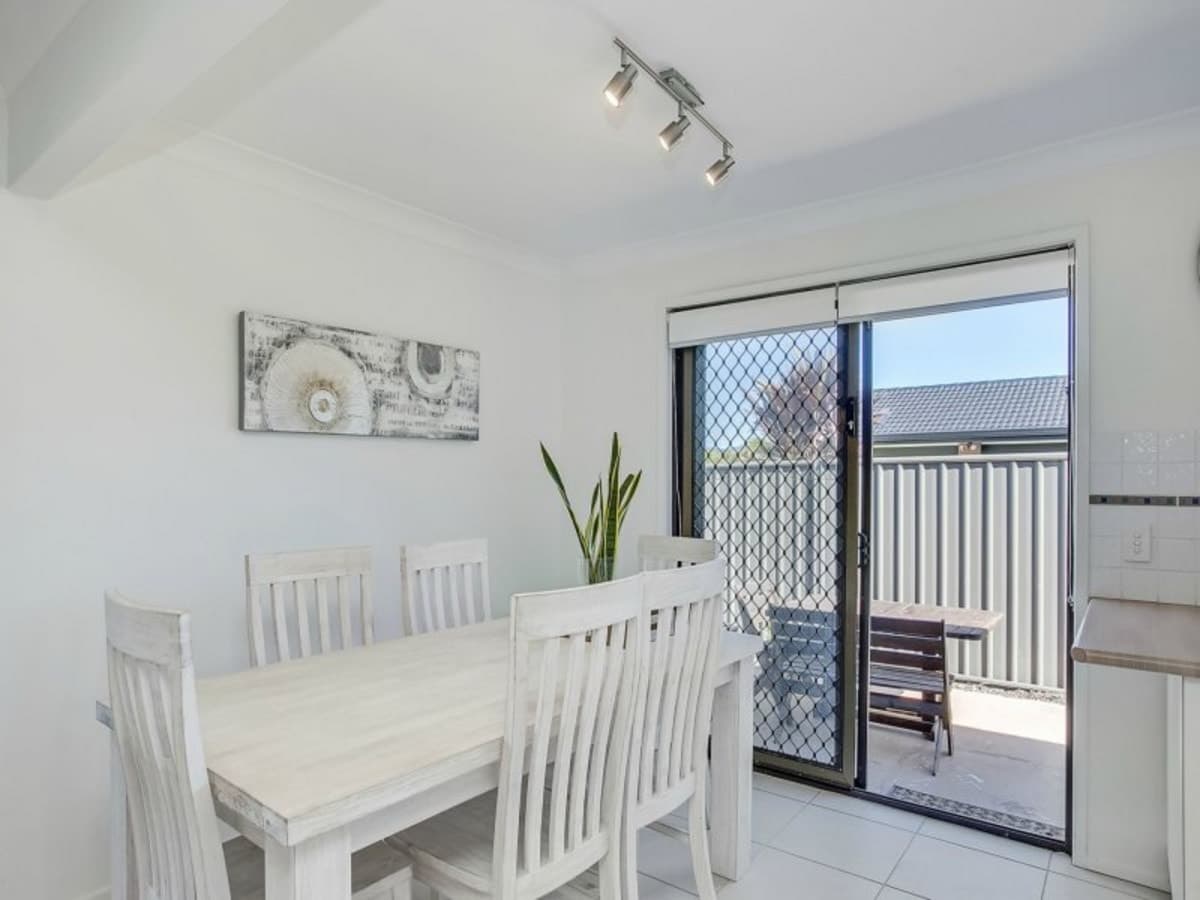 21 Auk Avenue, BURLEIGH WATERS, Burleigh Waters - Thumbnail 4