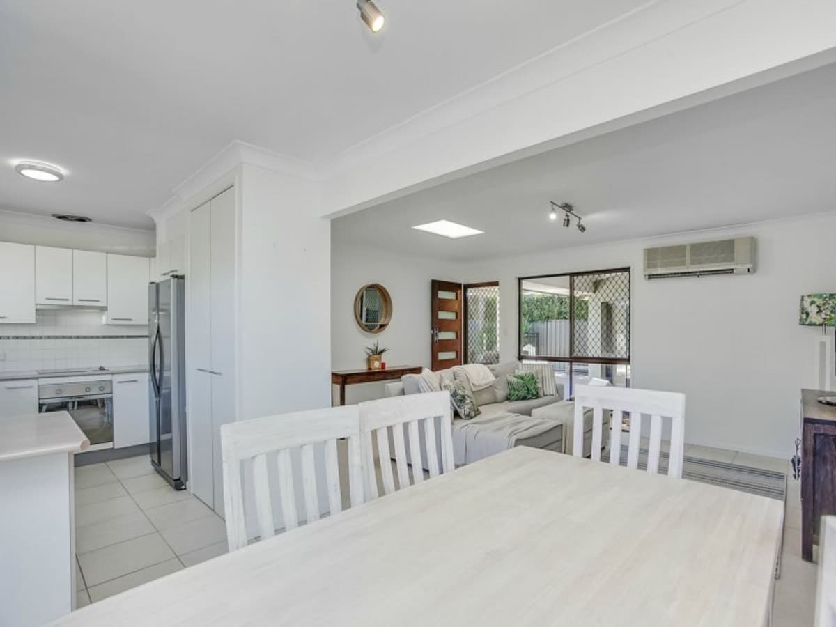 21 Auk Avenue, BURLEIGH WATERS, Burleigh Waters - Thumbnail 6