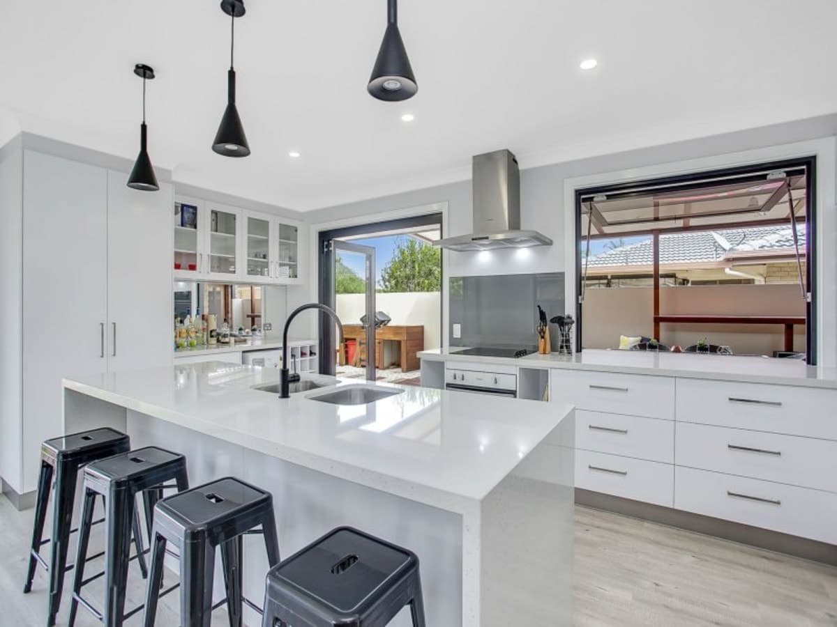 123 Mattocks Road, BURLEIGH WATERS, Burleigh Waters - Thumbnail 3