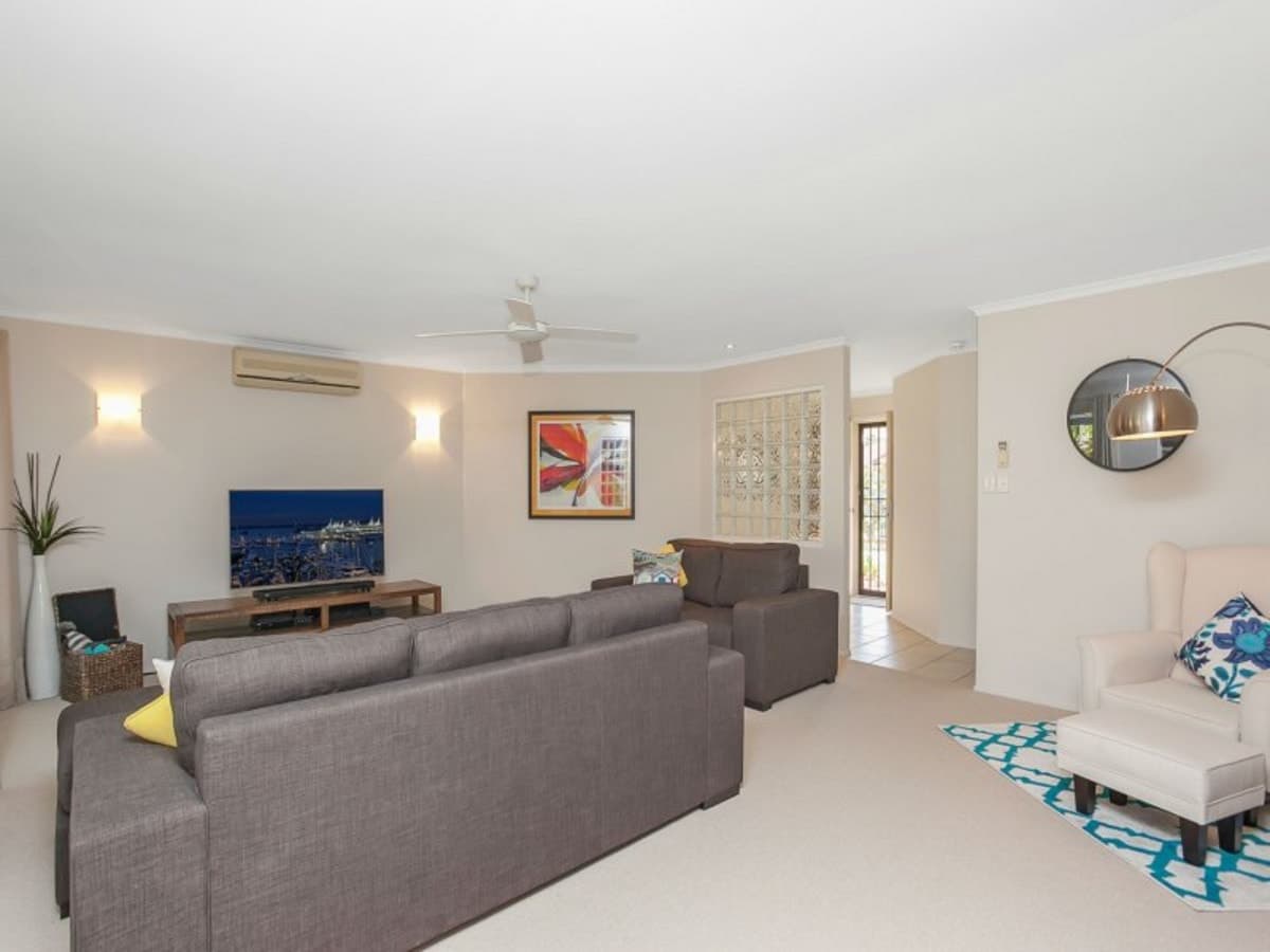 80 Coronet Crescent, BURLEIGH WATERS, Burleigh Waters - Thumbnail 4