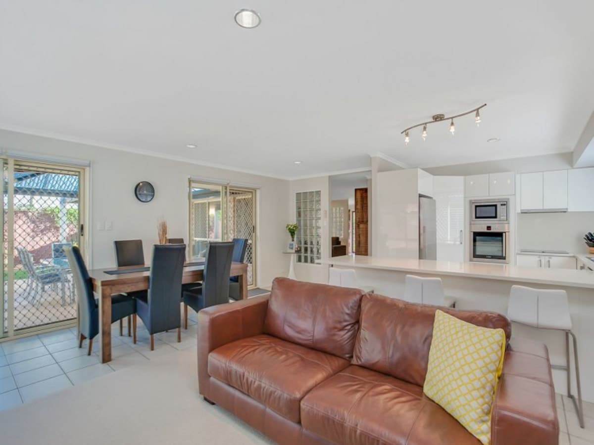 80 Coronet Crescent, BURLEIGH WATERS, Burleigh Waters - Thumbnail 5