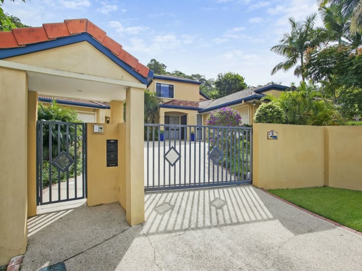 2/5 Karri Court, BURLEIGH HEADS, Burleigh Heads - Image 1