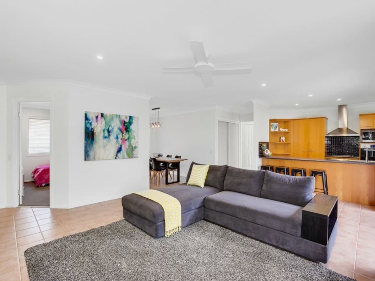 71 Dipper Drive, BURLEIGH WATERS, Burleigh Waters - Thumbnail 2