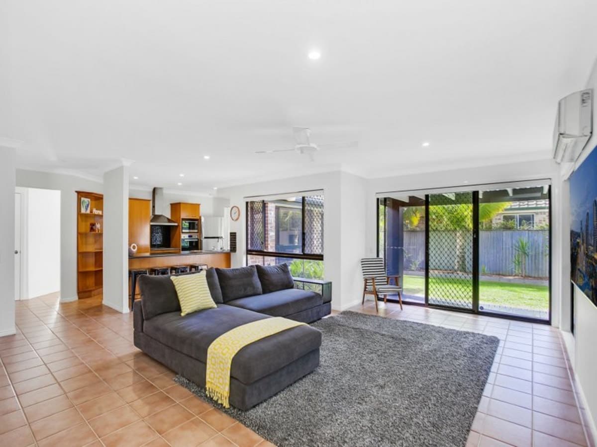 71 Dipper Drive, BURLEIGH WATERS, Burleigh Waters - Thumbnail 3