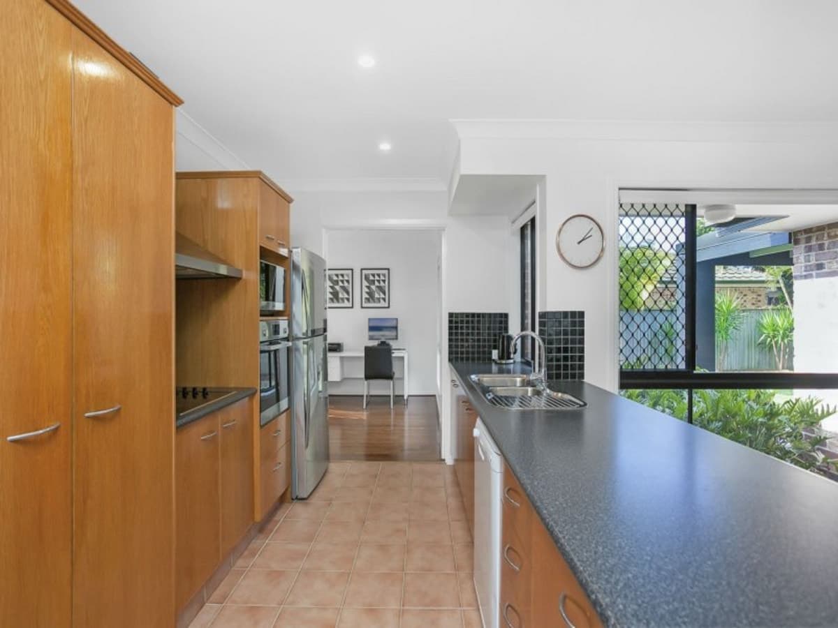 71 Dipper Drive, BURLEIGH WATERS, Burleigh Waters - Thumbnail 7