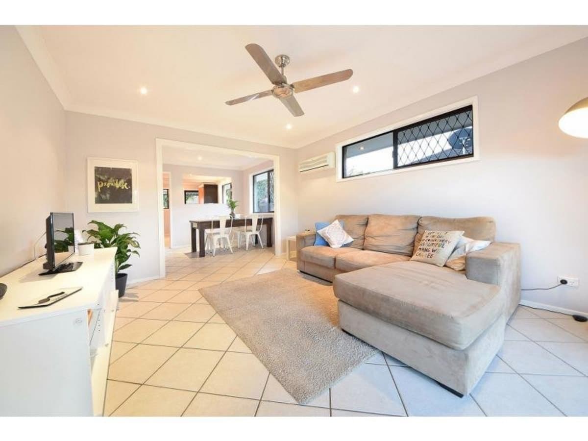 2/6 Crimson Court, MIAMI, Miami - Thumbnail 2
