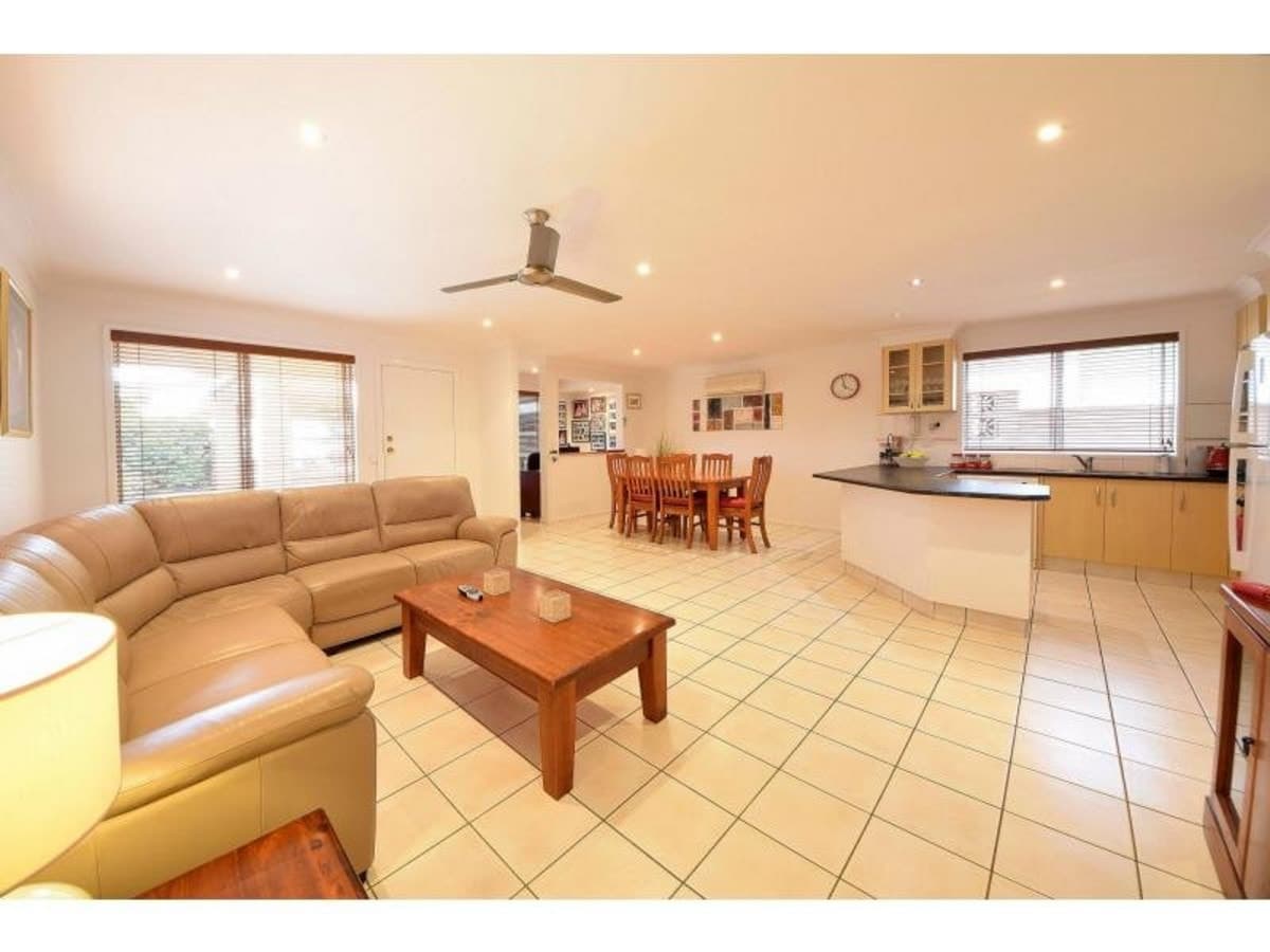 142 Nobby Parade, MIAMI, Miami - Image 1