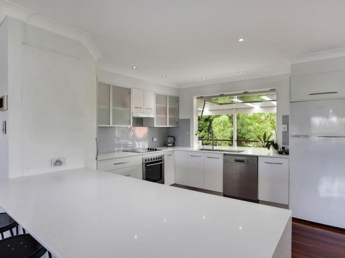 6 Seahawk Crescent, BURLEIGH WATERS, Burleigh Waters - Thumbnail 3