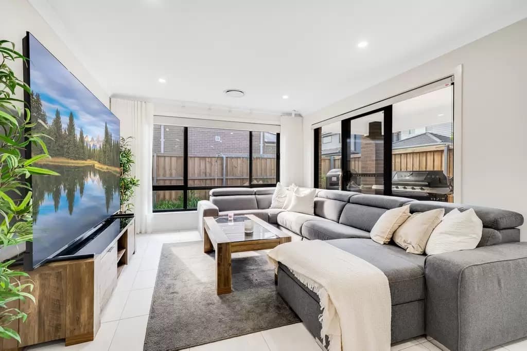 150 Valletta Drive, Gables - Thumbnail 2