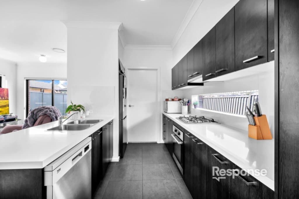 150 Valletta Drive, Gables - Thumbnail 7
