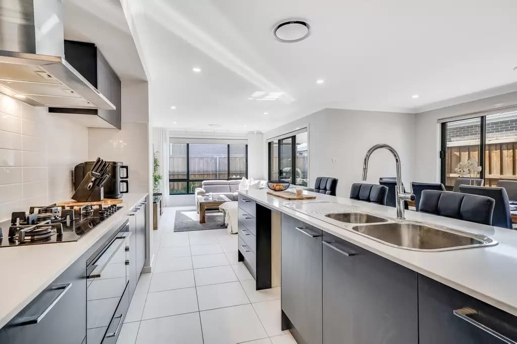 150 Valletta Drive, Gables - Thumbnail 8
