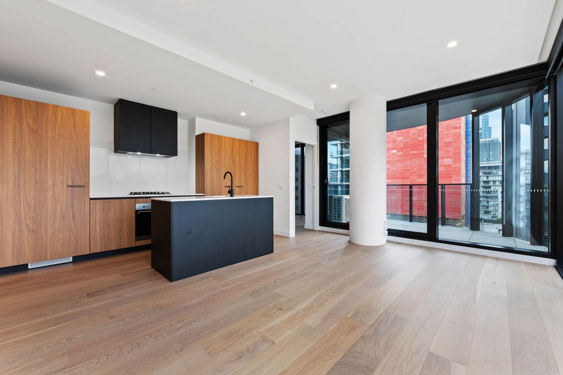 808/39 Park Street, South Melbourne - Thumbnail 2