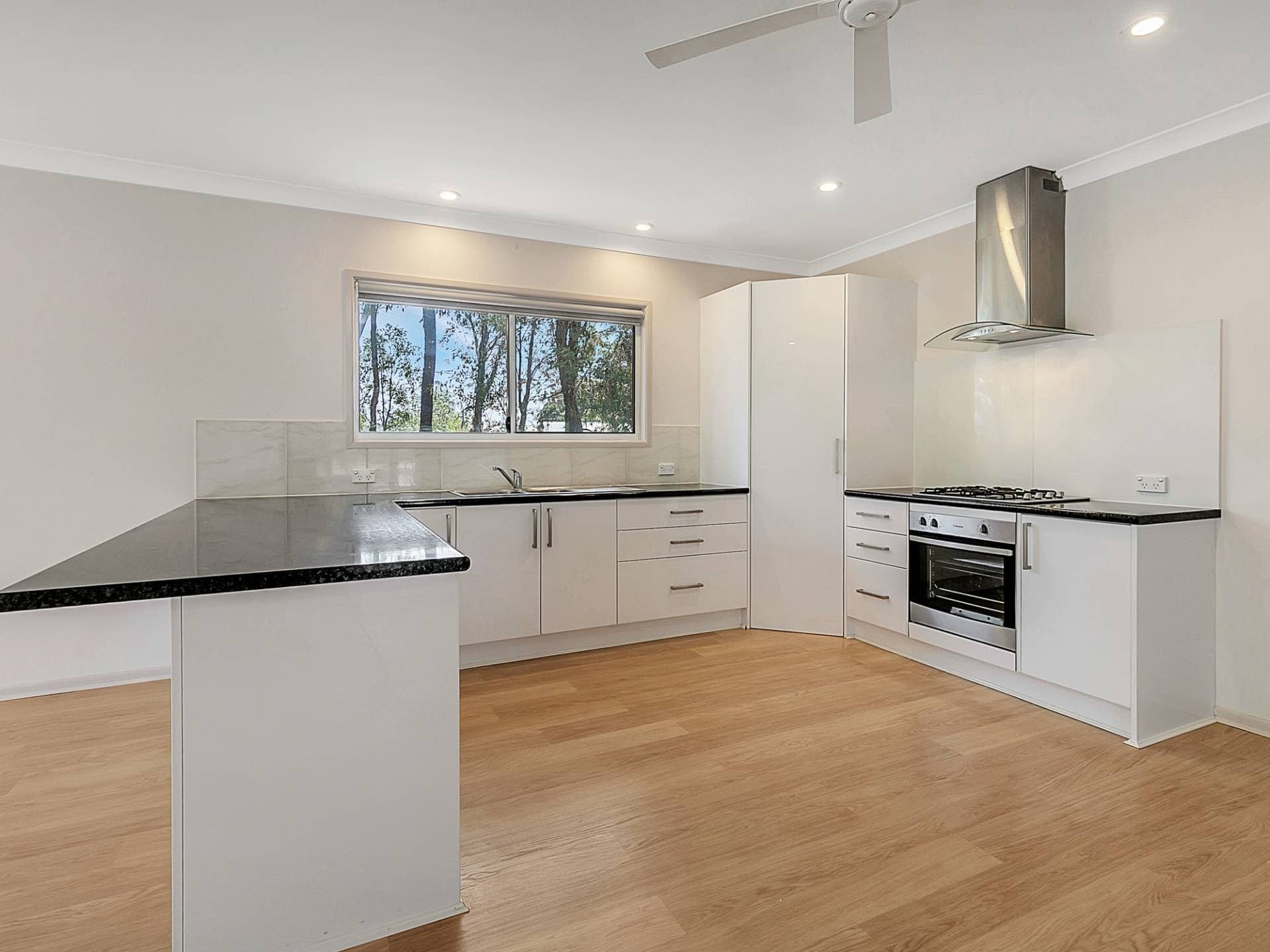 13 Cooee Crescent, Macleay Island, Macleay Island - Thumbnail 3
