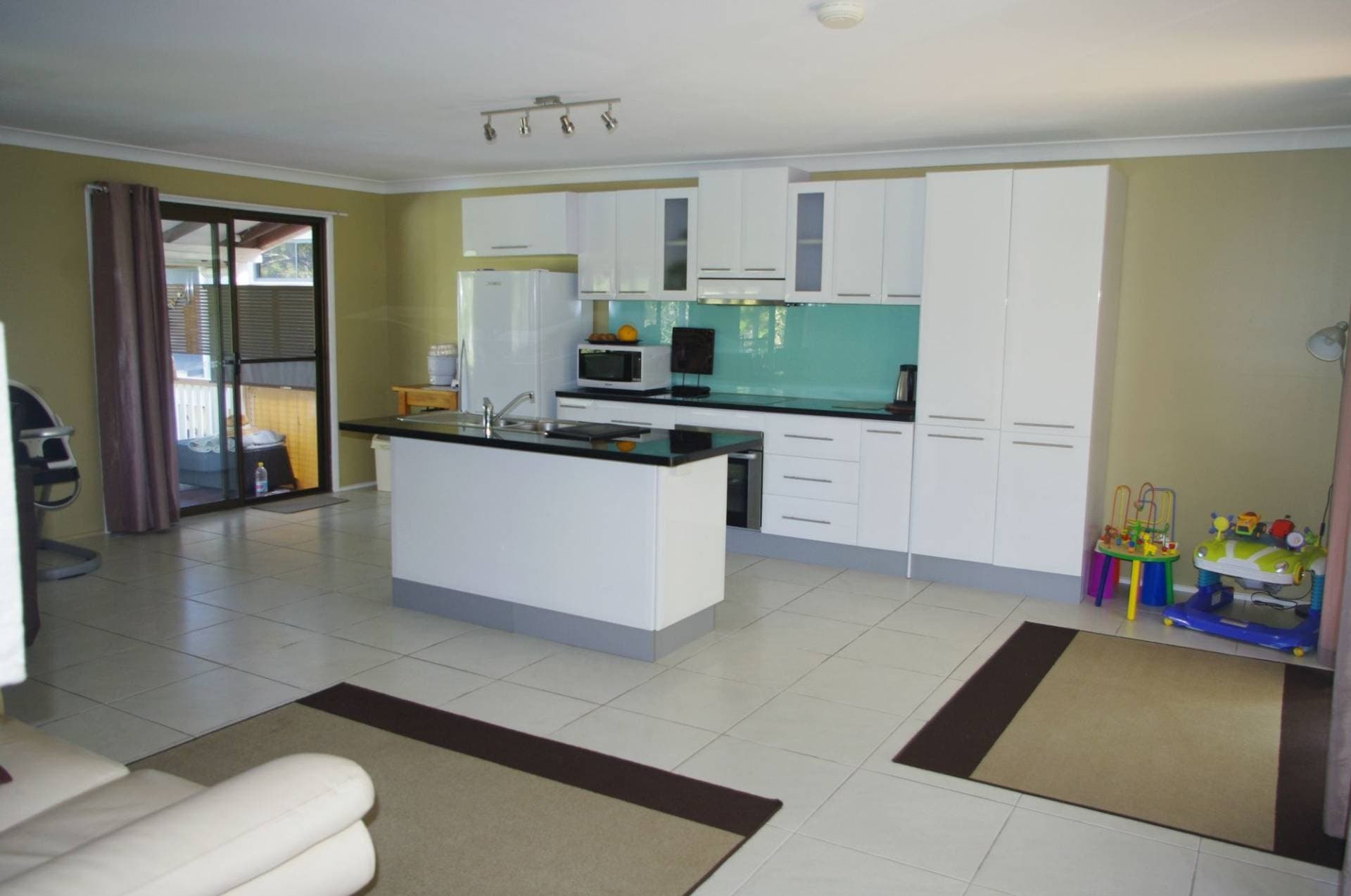 83 Coondooroopa Dr, Macleay Island, Macleay Island - Thumbnail 4