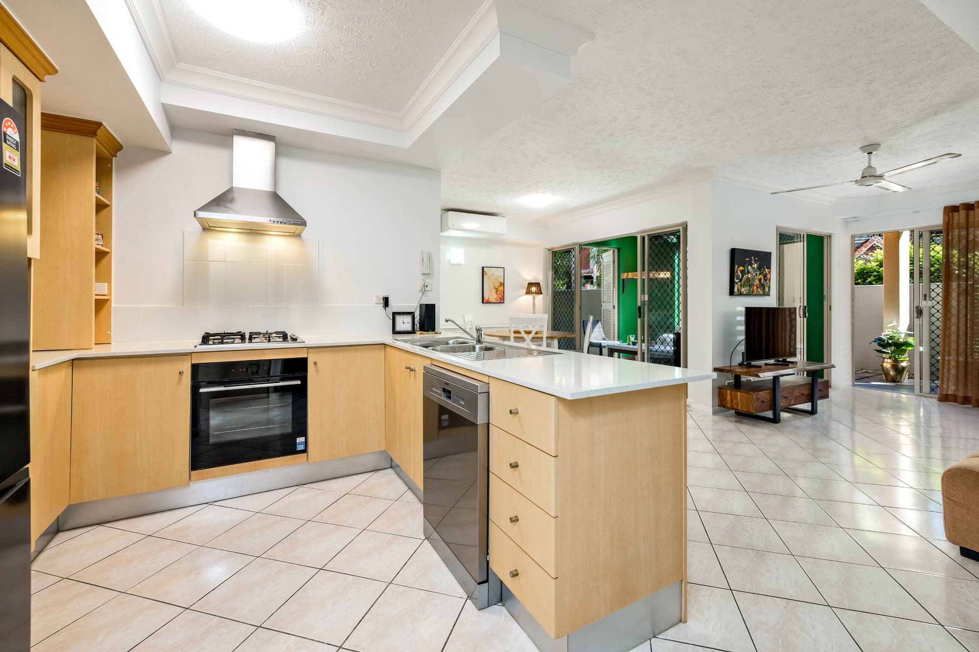 1301/2-10 Greenslopes Street, Cairns North, Cairns North - Thumbnail 2