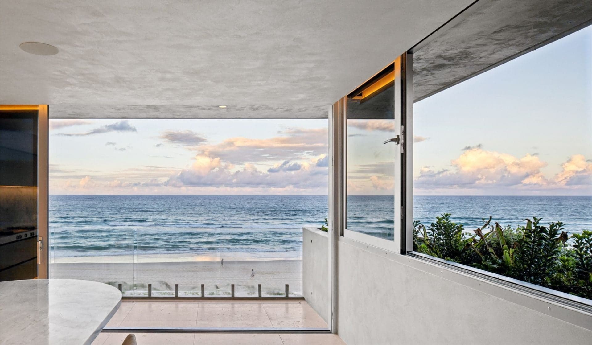 47 Hedges Avenue, Mermaid Beach - Thumbnail 3