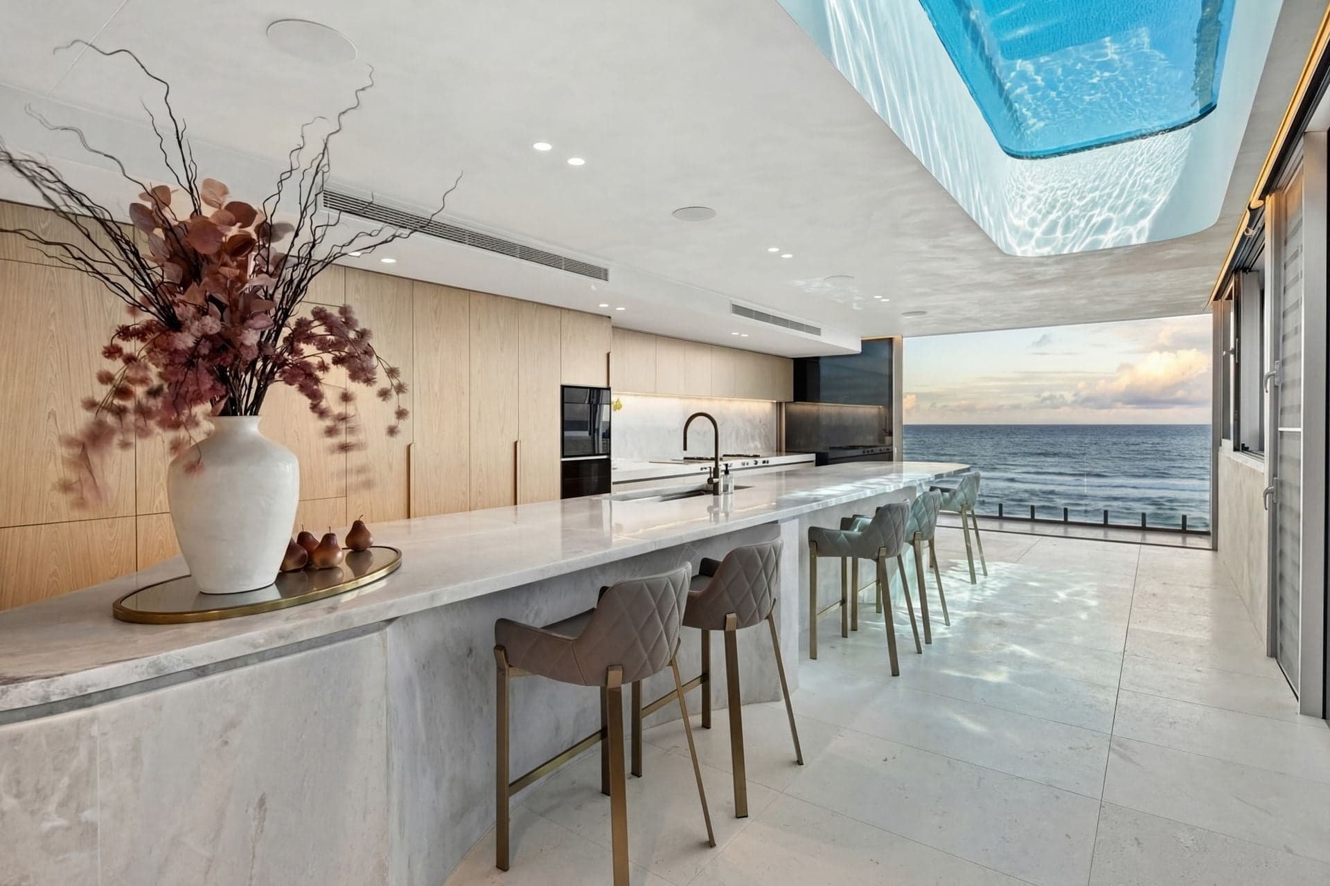 47 Hedges Avenue, Mermaid Beach - Thumbnail 4