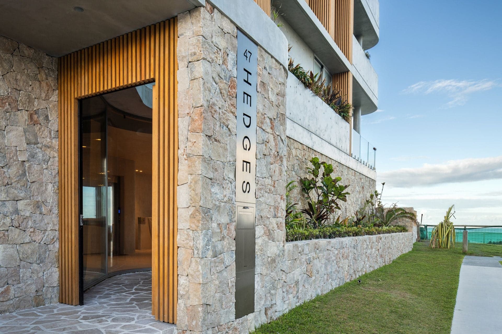 47 Hedges Avenue, Mermaid Beach - Thumbnail 6
