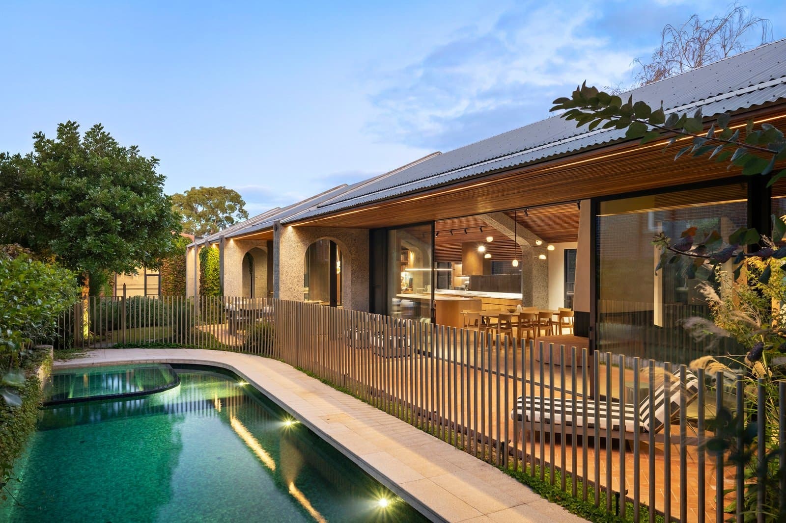 8 Erica Avenue, Glen Iris - Thumbnail 2
