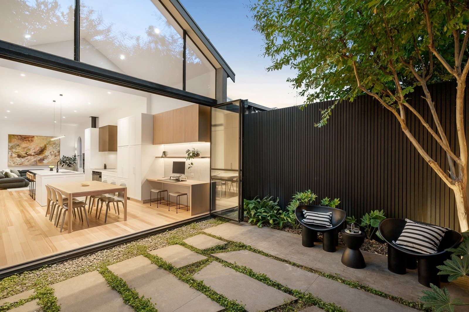 27 Caroline Street South, South Yarra - Thumbnail 2