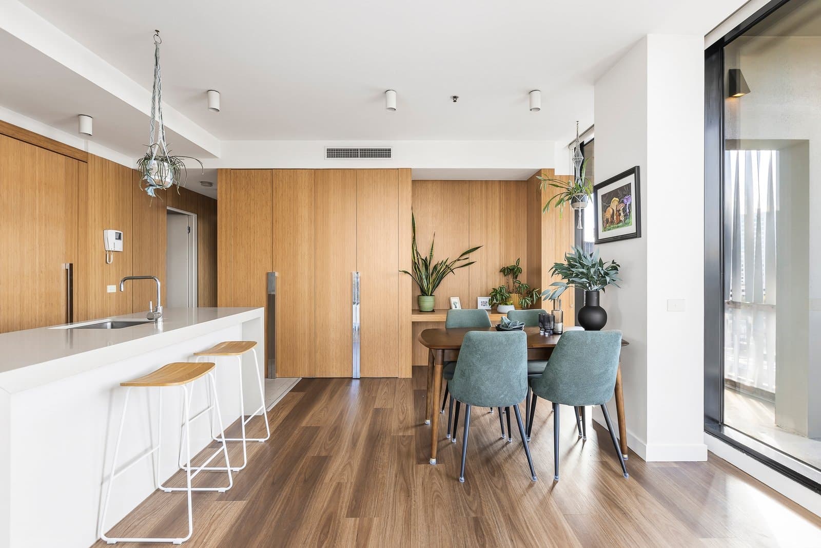 810/1 Clara Street, South Yarra - Thumbnail 2