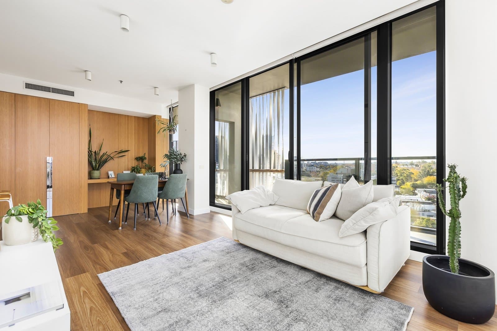 810/1 Clara Street, South Yarra - Thumbnail 4