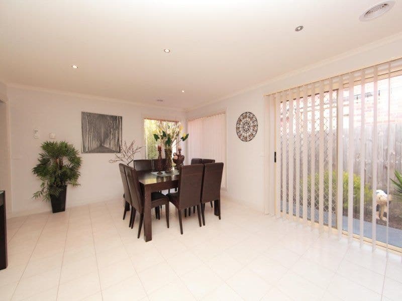 14 Jindabyne Avenue SOUTH MORANG, South Morang - Thumbnail 7
