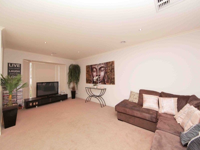 14 Jindabyne Avenue SOUTH MORANG, South Morang - Thumbnail 8