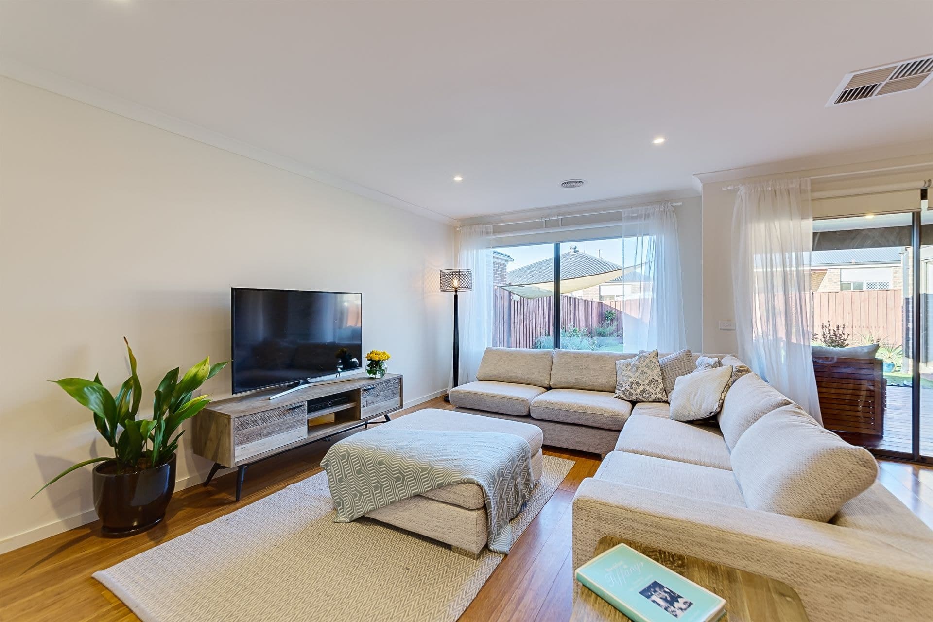 16 Parkedge Boulevard MERNDA VIC, Mernda - Thumbnail 3