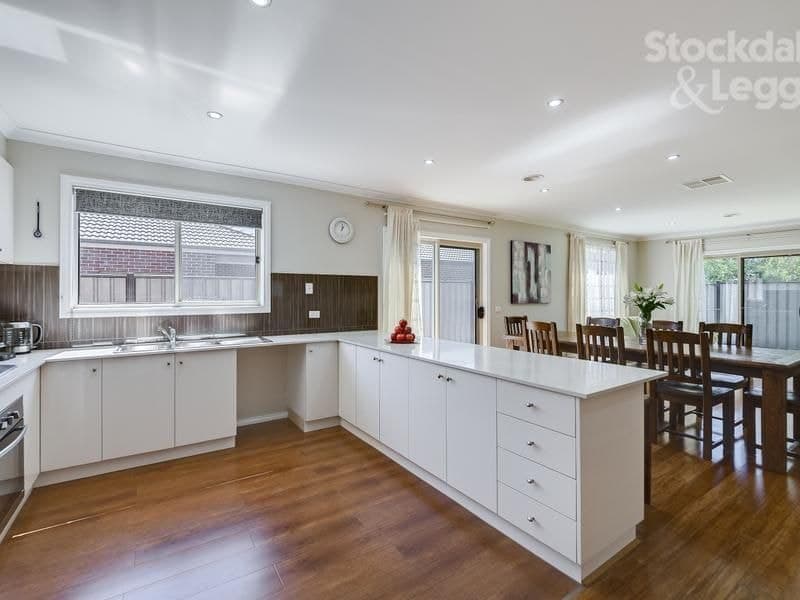 10 Howatt Place SOUTH MORANG, South Morang - Thumbnail 5